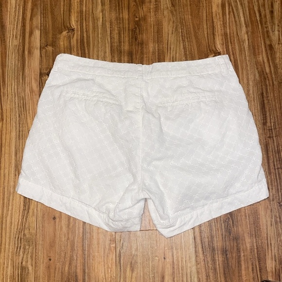 Old Navy Women's 10 shorts everyday white eyelet mid rise cotton basic solid 5” - Picture 5 of 8